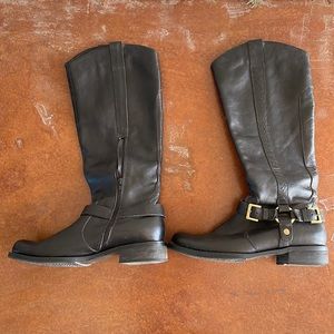 Black leather ridding boots